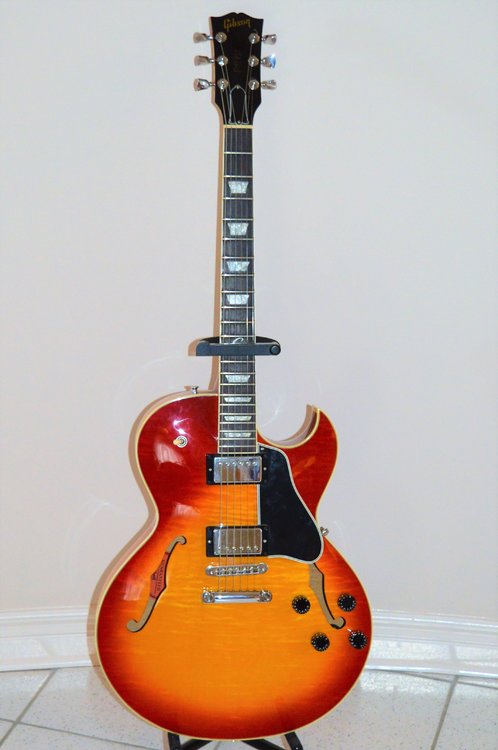 5a81dd46be8f6_ES-137ClassicGibsonMephis-HeritageCherrySunburst-2003model-Neils.thumb.JPG.c228a5d81aed6cecb75a305d1dfc7eba.JPG