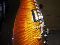 Les Paul Desertburst burst angled closeup.jpg