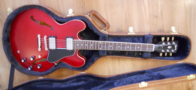 1586497473_2020GibsonES-335SatinCherryinCase.JPG.83744c229d95c539085efe4a8756c0e7.JPG