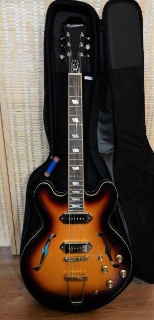 large.EpiphoneCasino-Front.JPG.0e56df1e95b0ce230430bd591cb92b12.JPG